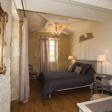 לינה וארוחת בוקר De Charme Les Bruhasses קונדום