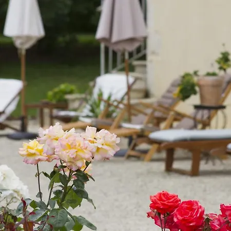 De Charme Les Bruhasses كوندوم