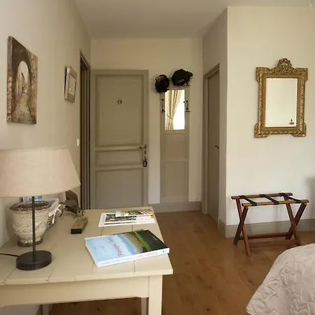 Bed & Breakfast De Charme Les Bruhasses 2*